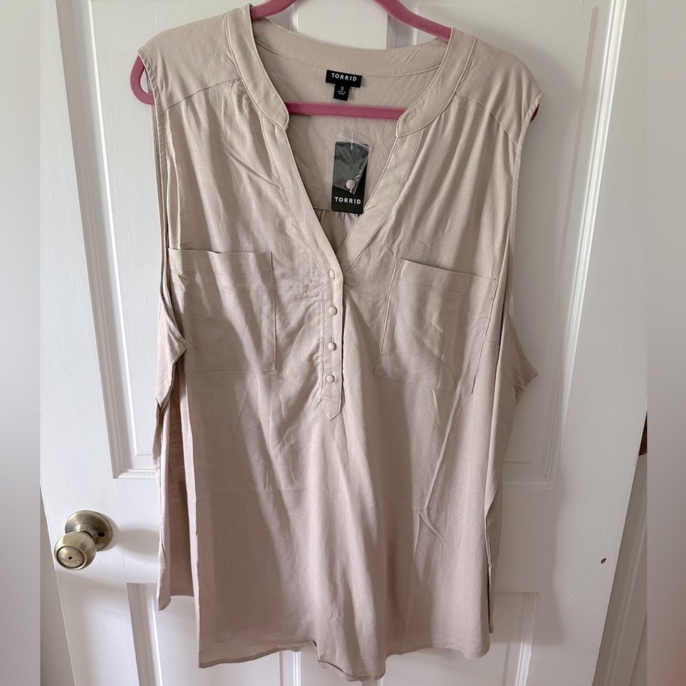 Torrid size 3 sleeveless blouse